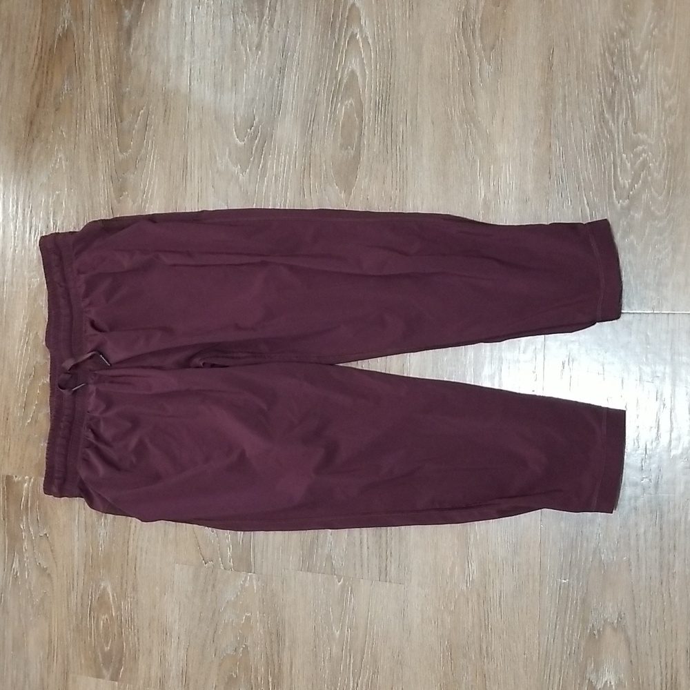 (8) Lululemon Athletica Cropped Lightweight Jogging Pants Activewear Yoga